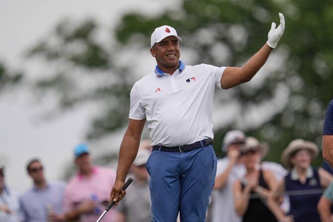 Vegas clings to PGA lead as Kim, Scheffler charge