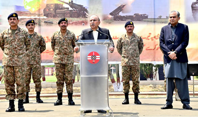 President Zardari visits troops in Gujranwala, lauds swift military response to Indian attack
