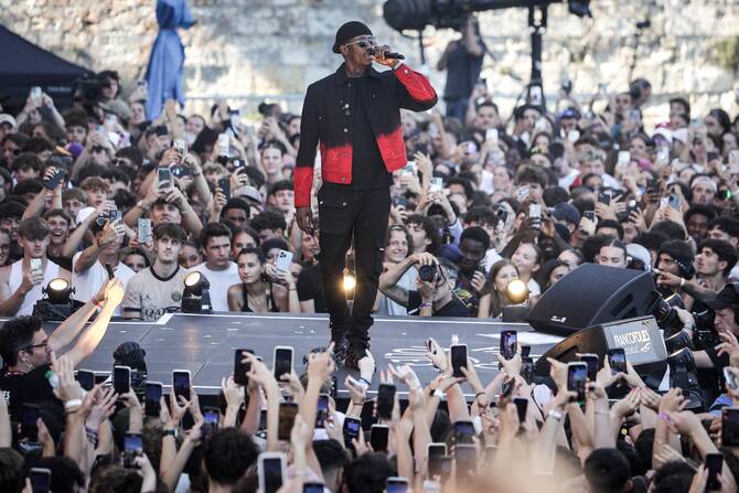 Rapper Werenoi, France’s biggest-selling music artist in recent years, dies at age 31
