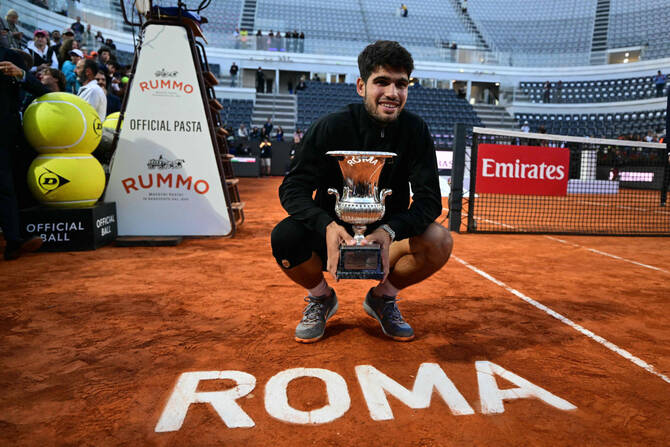 Alcaraz beats Sinner again to win the Italian Open and solidify his status as French Open favorite